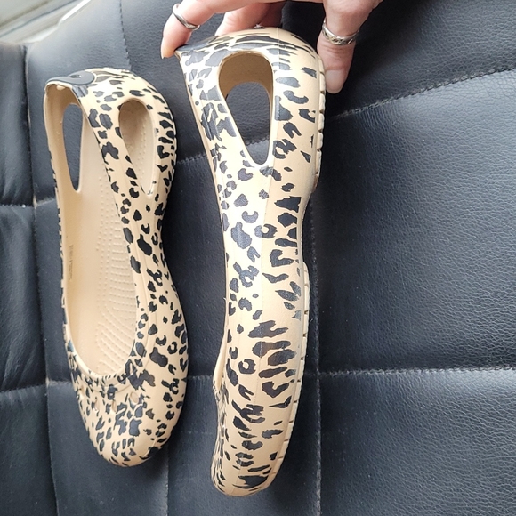 CROCS Shoes - Crocs slip on, black & tan, work/ everyday comfort shoe, women's 8